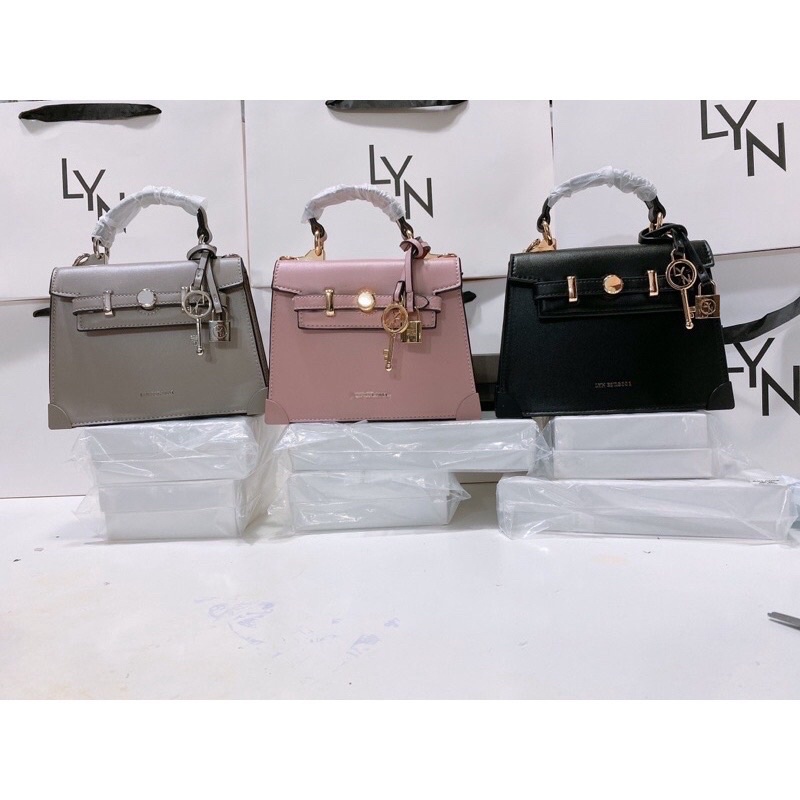 Túi L.Y.N quai cầm charm khoá sz20cm