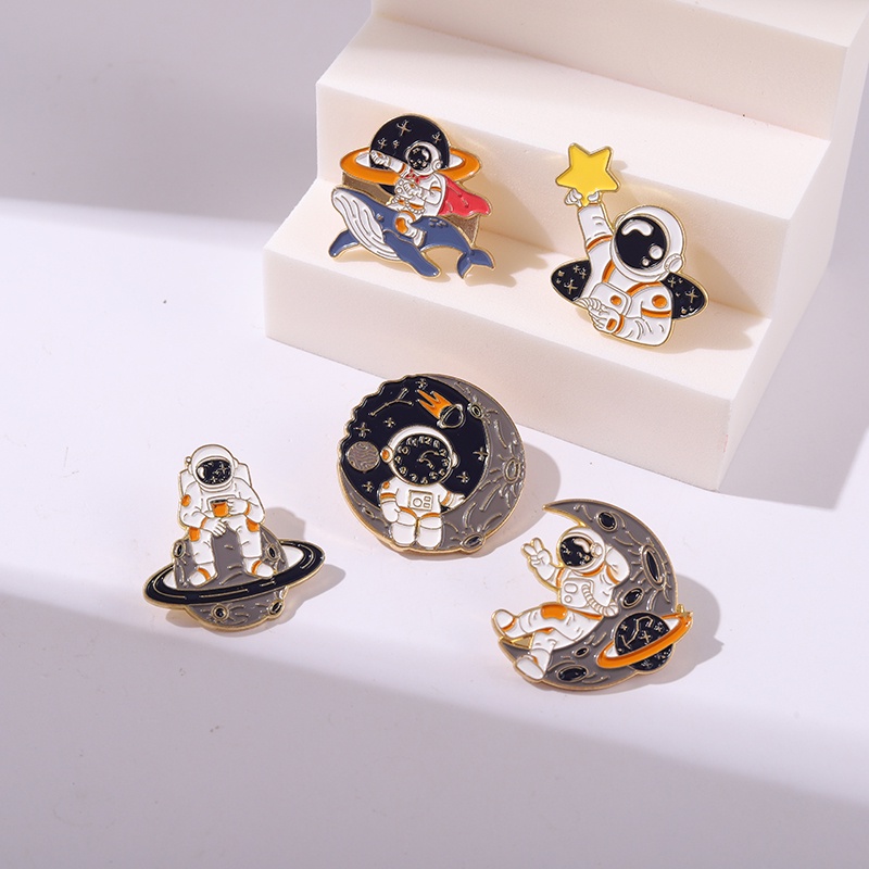 Ghim Cài Trang Trí Áo 5 Kiểu Dáng Sáng Tạo Hình Phi Hành Gia Mặt Trăng Cá Voi Phi Hành Gia Làm Quà Tặng Cho Bạn Bè
