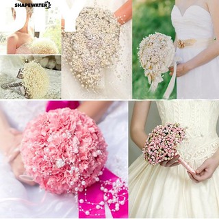 Bó hoa hồng nhân tạo đính ngọc trai sang trọng nhiều màu sắc dùng cho cô dâu cầm tay trong tiệc cưới tiện dụng