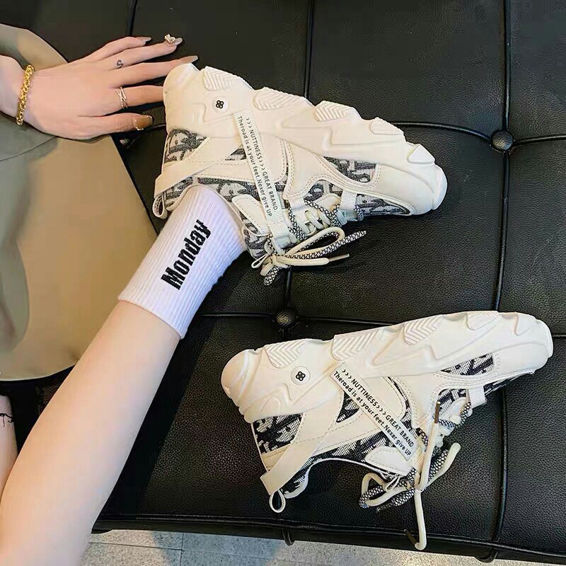 Giày thể thao sneaker nữ độn đế GIAY ROYAL  màu kem trắng 2 dây kép mác chữ vải Dyorr