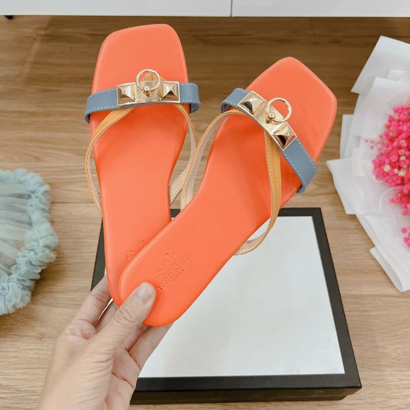 Dép xỏ ngón khoá