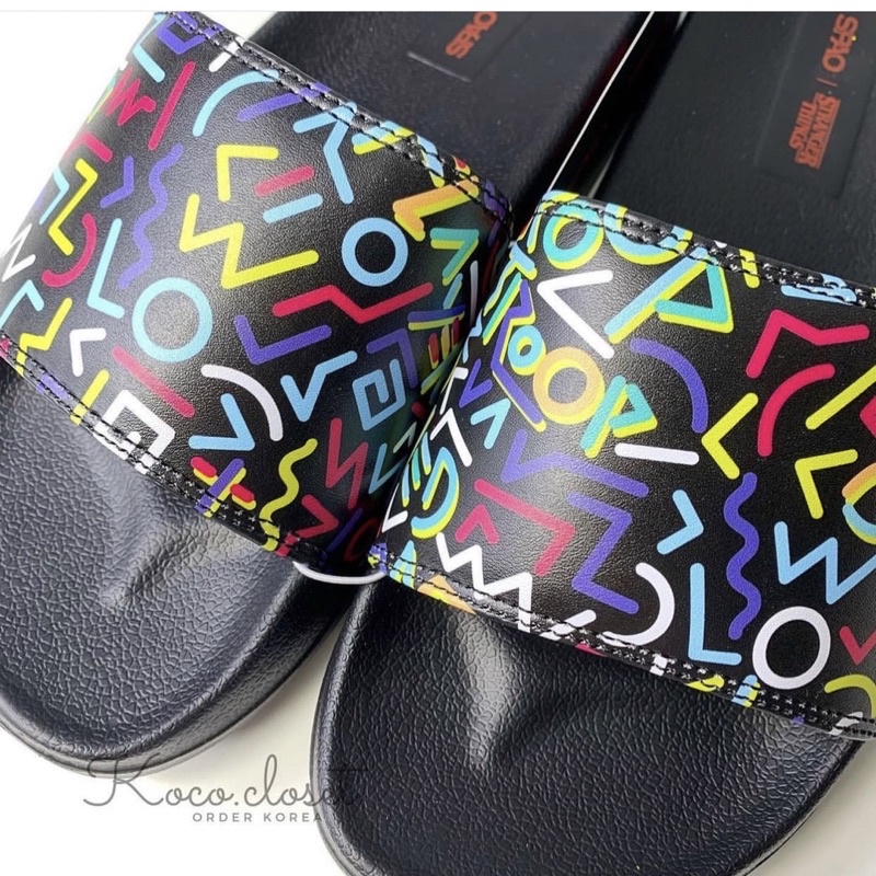 DÉP SPAO NETFLIX HỌA TIẾT PHIM STRANGER THINGS SLIPPER Graphic Black