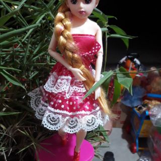 Búp bê tiểu thư xinh đẹp
