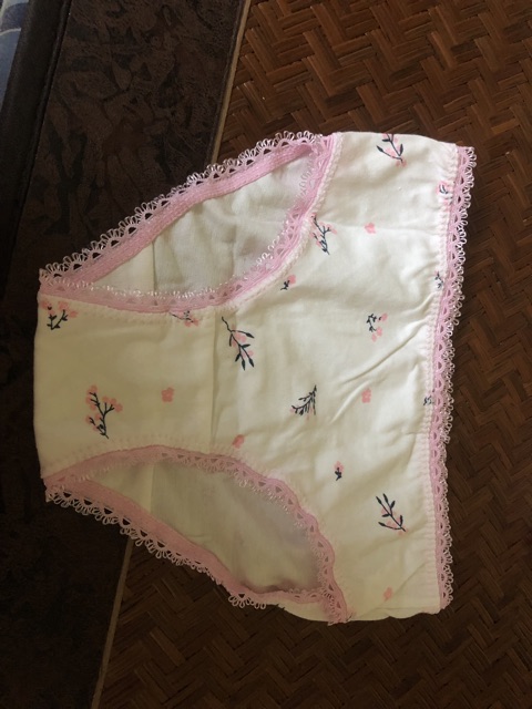 Quần chip bé gái