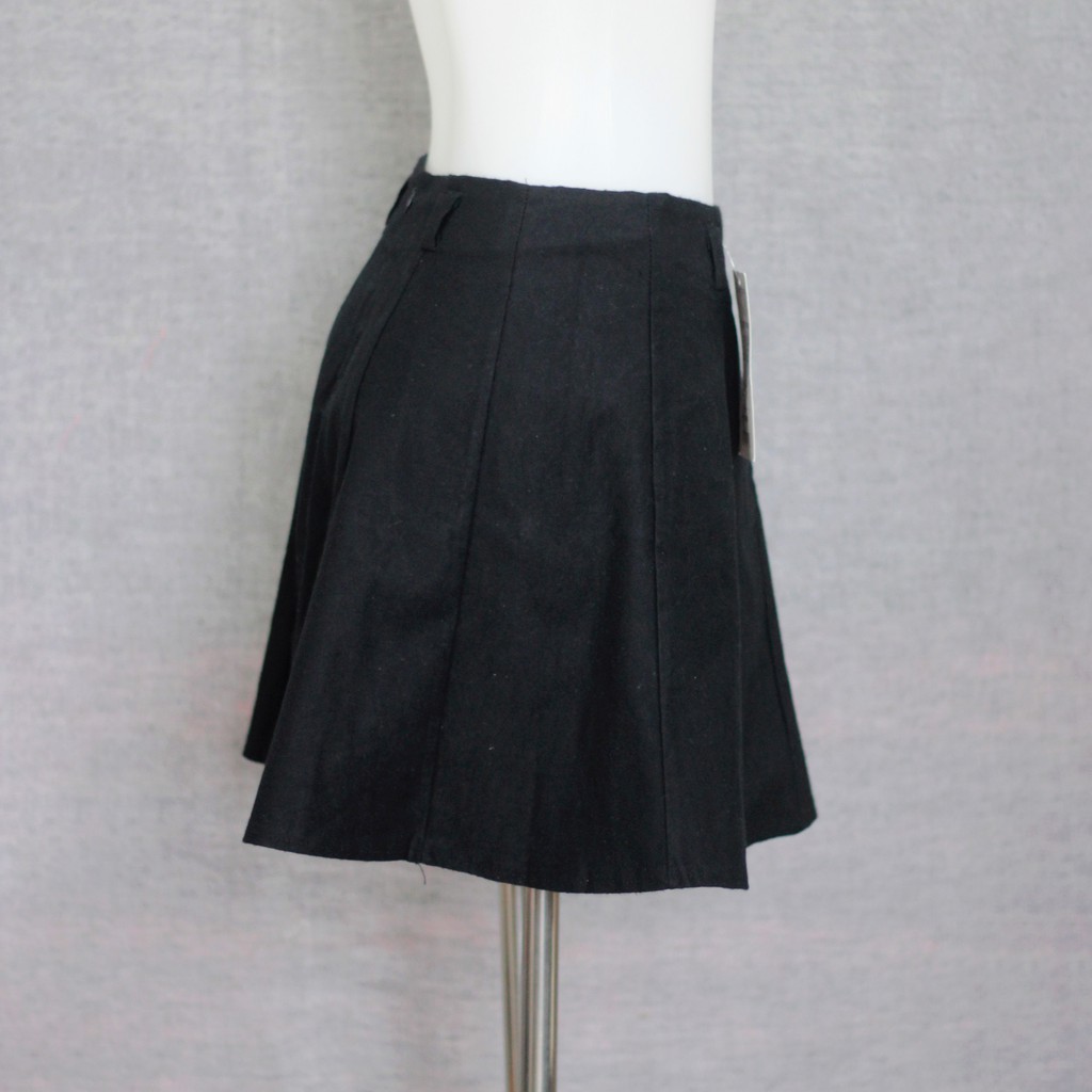 Chân váy xòe màu đen