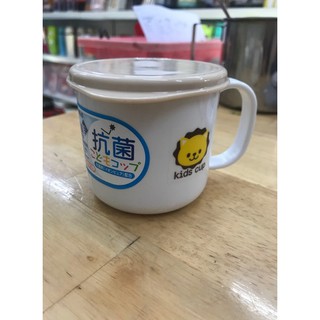 Cốc uống nước cho bé có nắp đậy