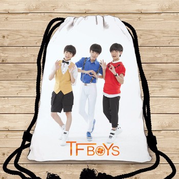 Balo rút TFBOYS in may theo yêu cầu