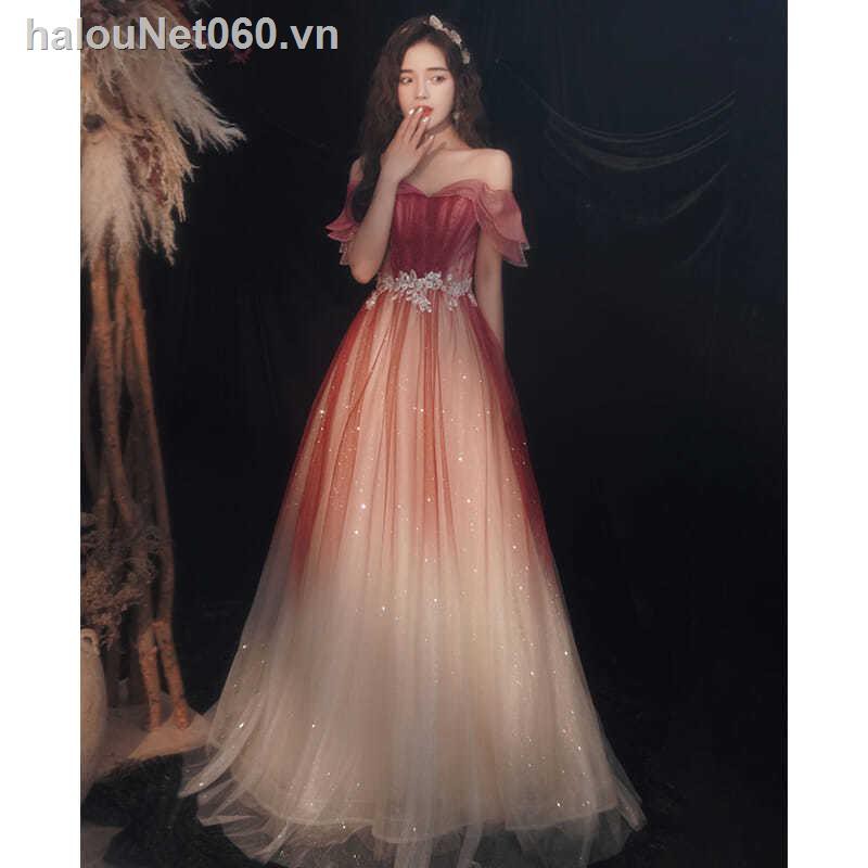 Đầm cô dâu màu đỏ rượu vang thiết kế thời trang 2020