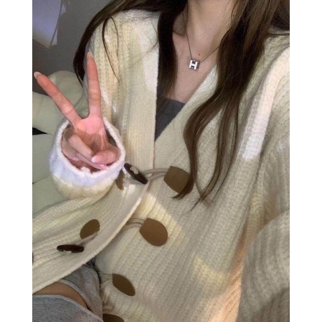 Áo khoác len cardigan màu kem khuy sừng dễ thương Yannie