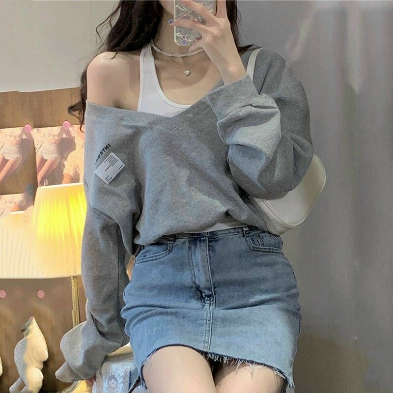 Set áo sweater cổ tim lệch + áo 3 lỗ - Uzzalang