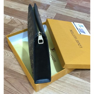 Clutch cầm tay Louis Vuitton da thật size 26