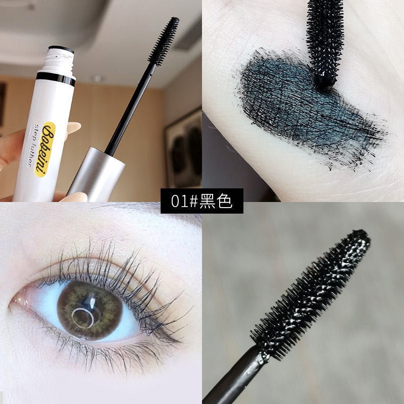 Người mẫu Vibrato Blast Li Jiaqi khuyên dùng mascara màu để làm cong mi dày, không thấm nước và lâu trôi, chống nởP