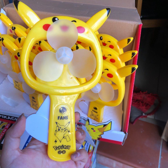 Khay 12 chiếc quạt bóp Pikachu tiết kiệm pin loại to cực mát