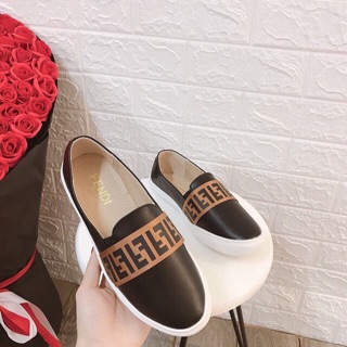Giày slipon vạch xinh