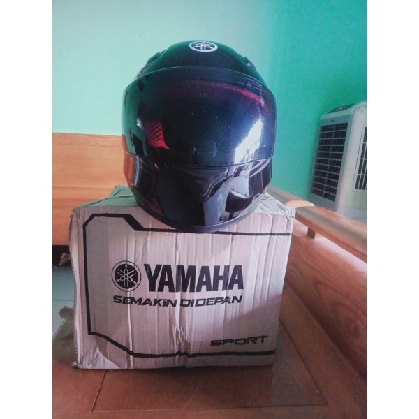 NÓN BẢO HIỂM FULLFACE YAMAHA đen bóng (lót đệm đỏ)