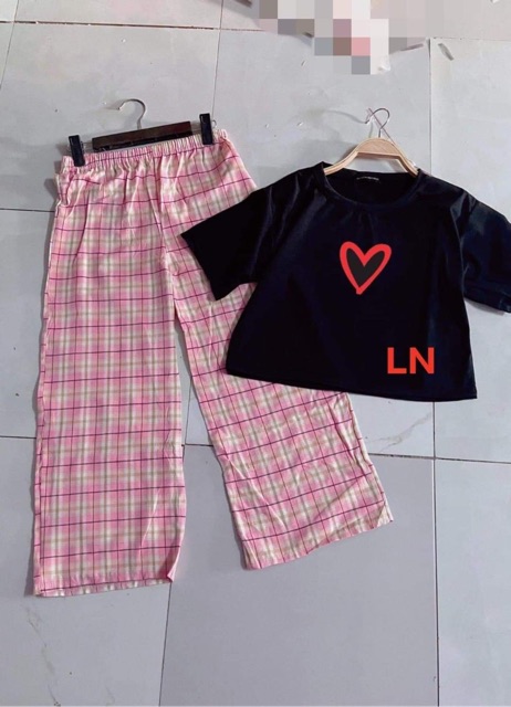Sét áo croptop tim đỏ tay ngắn + quần kẻ Hồng LN12