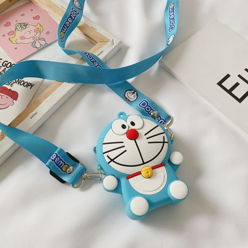 Túi đeo chéo mini bằng silicon họa tiết hoạt hình Doraemon/Hello Kitty xinh xắn 2020 hợp thời trang cho bé gái