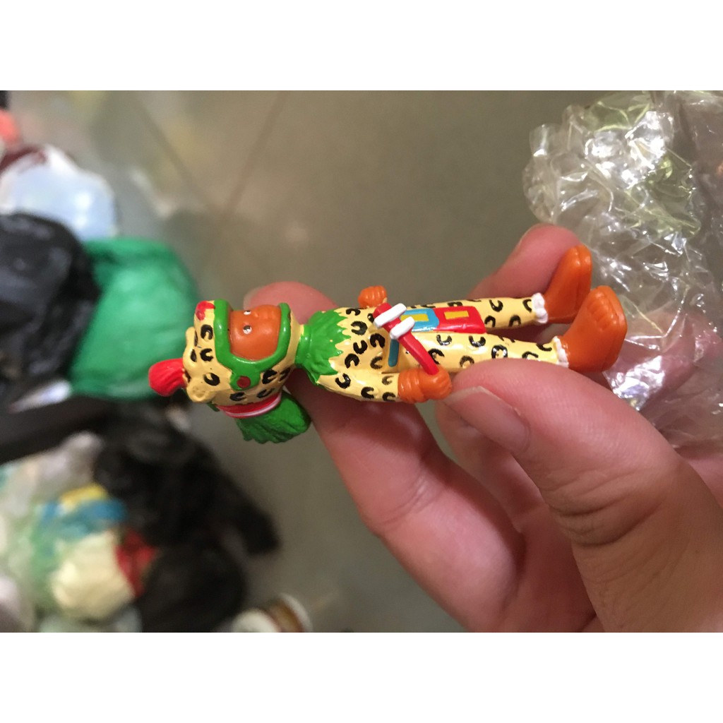 Mô hình người mang trang phục truyền thống của nhiều quốc gia