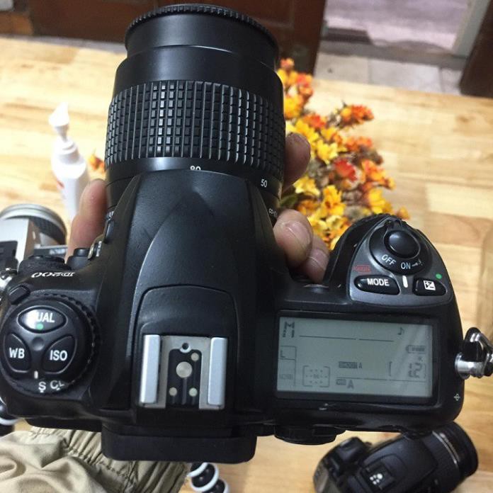 Máy ảnh Nikon D200 kèm lens khá đẹp