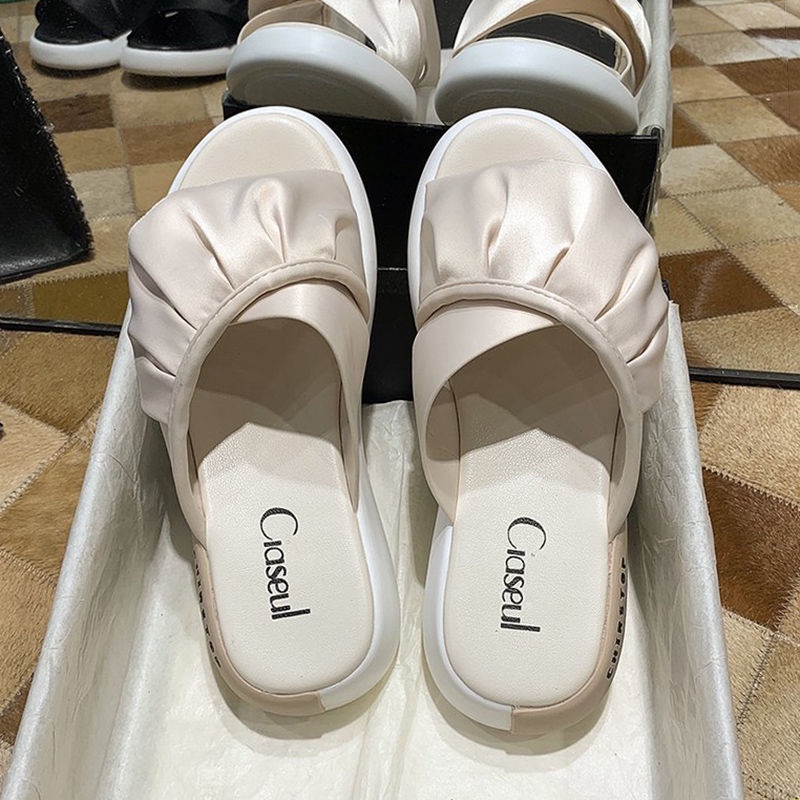 2022 Mùa hè mới Dép đi trong nhà dày thoải mái cho phụ nữ