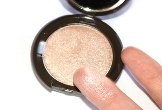 Set Becca Glow On The Go Màu Opal Glow.