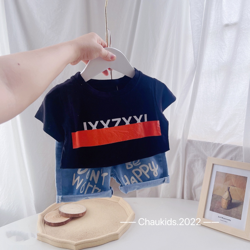Bộ quần áo bé trai kiểu dáng thể thao, set áo thun cotton IXXZXXI phối quần short jean mềm in chữ cho bé