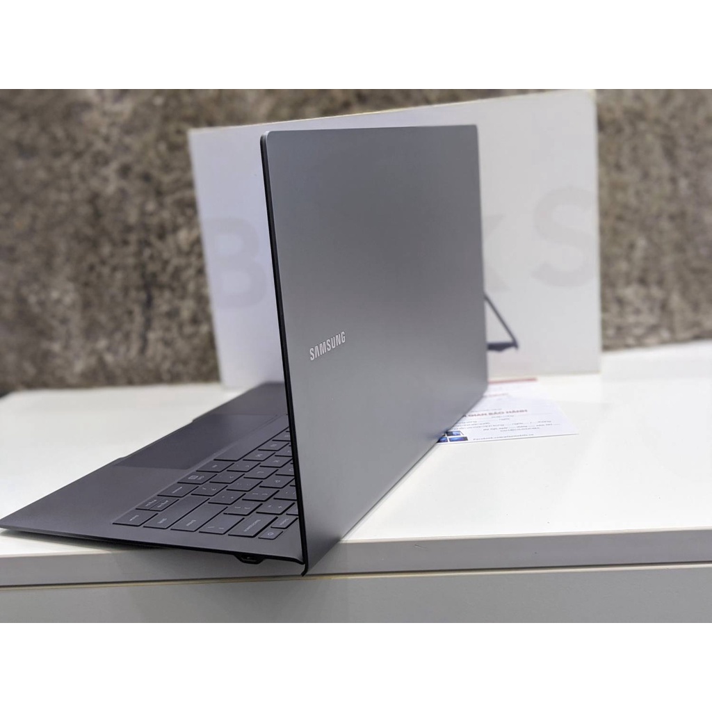 Máy Samsung Galaxy Book S 13.3 inch 2020 Bản Lắp sim LTE || Ram 8GB SSD 256GB Siêu Mỏng, nhẹ và cực kì sang trọng