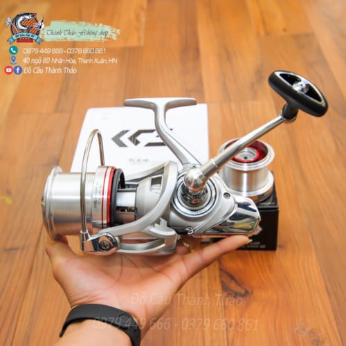 MÁY DAIWA EMBLEM SURF 35 SCW QD – 2 CỐI ( HÀNG CHÍNH HÃNG DAIWA NEW 100% 2021 )