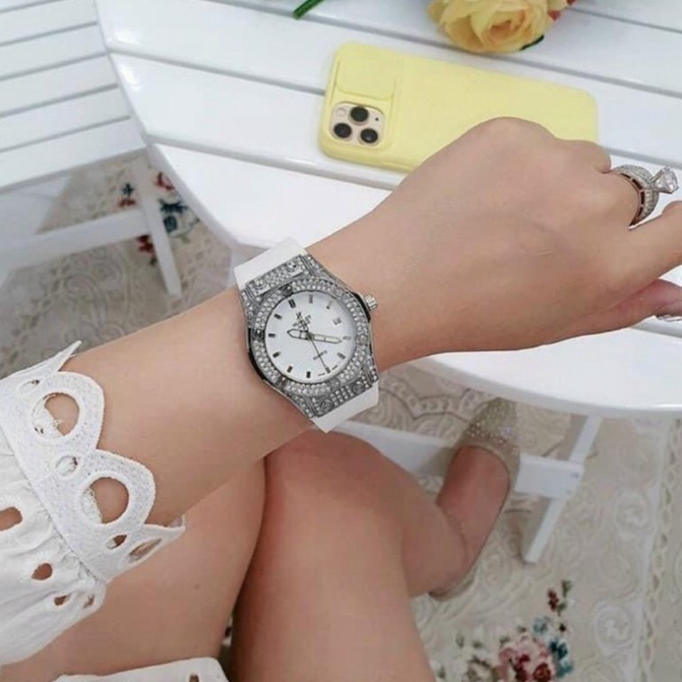Đồng hồ nữ hublut dây silicon bền bỉ dây thơm navi shop sale thu vốn | BigBuy360 - bigbuy360.vn
