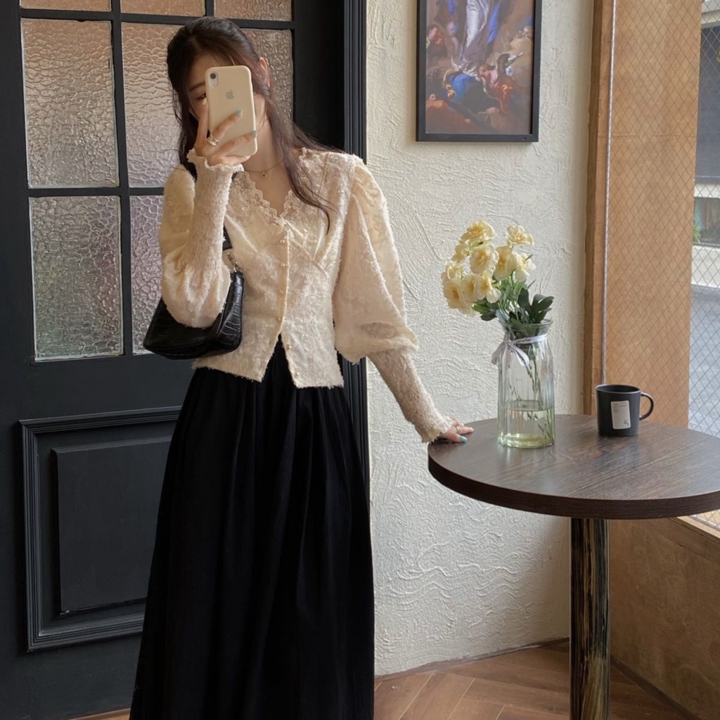 Áo kiểu tay dài cổ chữ V ôm dáng vải ren phong cách Phương Tây dễ phối đồ thời trang dành cho nữ