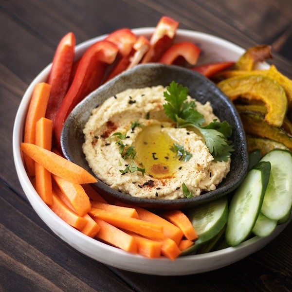 Sốt salad Đậu gà Hummus 180g và Sốt pesto 130g làm salad dễ ăn, ngon miệng, ít béo có thể ướp thịt nướng