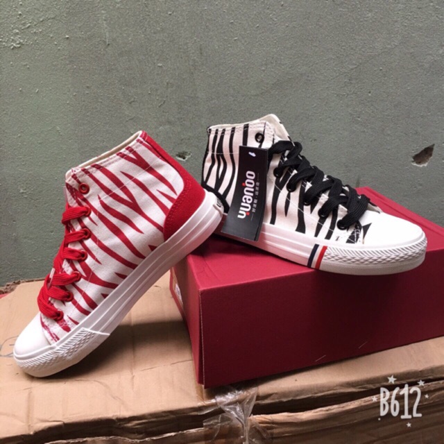 giày thể thao sọc cao cổ