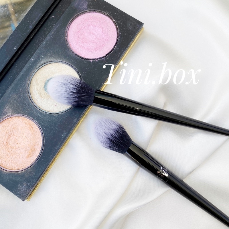 Cọ má hồng Kat Von D4