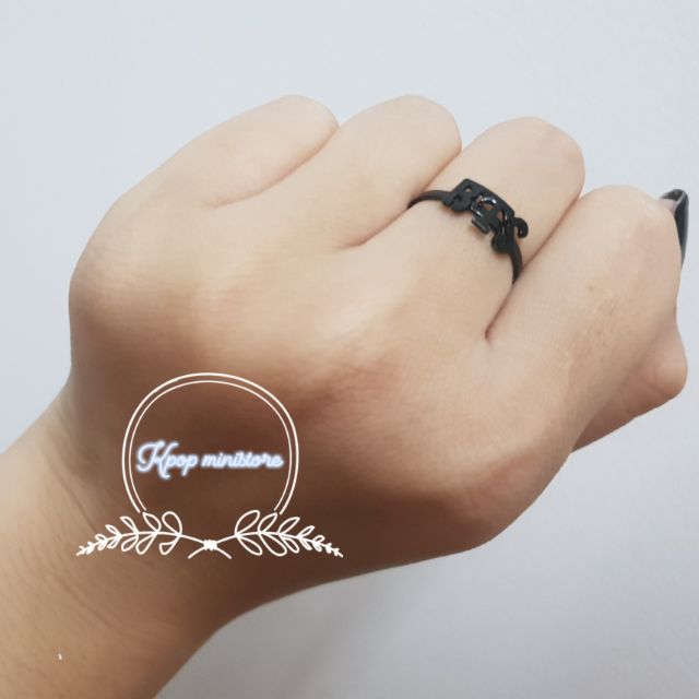 Nhẫn khắc tên chữ BTS
