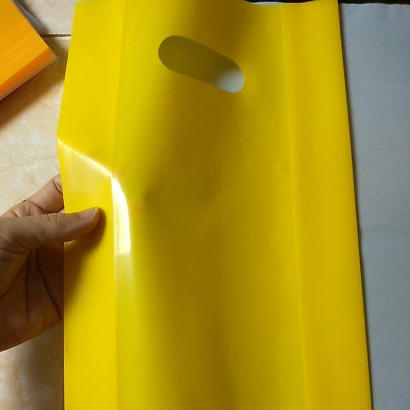 (Màu vàng chanh) 500gam túi nilong đựng hàng hột xoài có quai xách PE bóng dẻo, túi shop loại 1