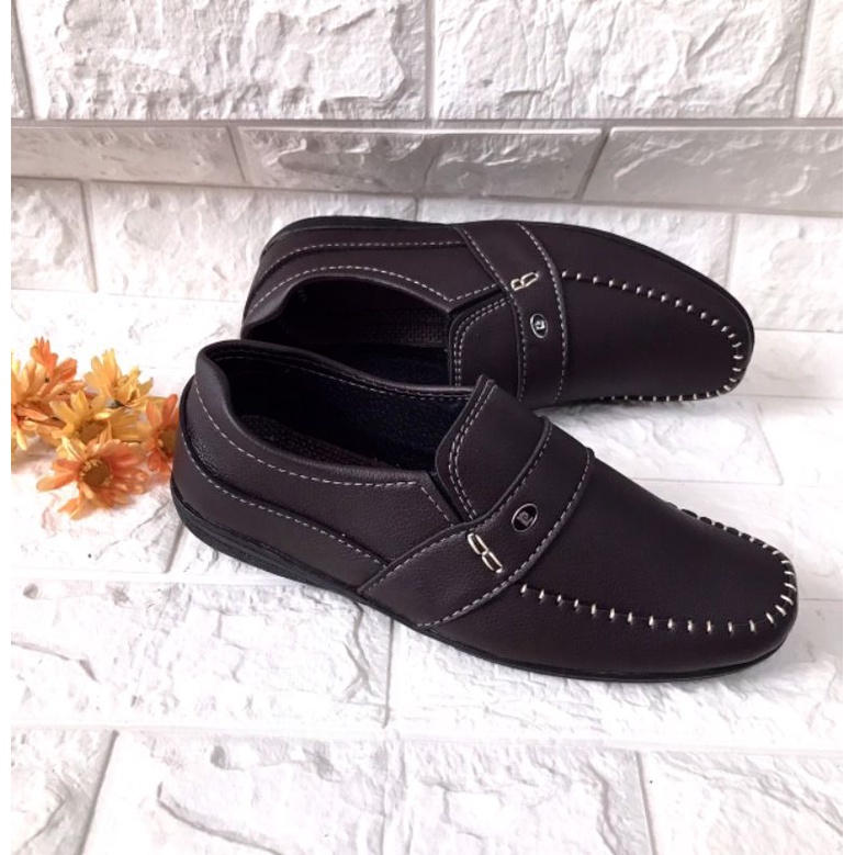 Giày mọi nam phom đẹp..da mềm..mang êm chân..mã GM07..màu nâu..đế khâu sẵn rất chắc chắn