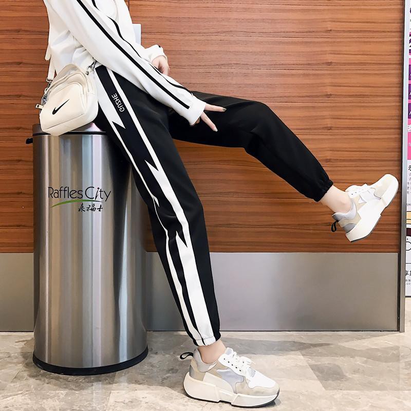 [Mã FAMAYWA giảm 10K đơn 50K] Quần jogger chất liệu nỉ bông cao cấp sọc tia chớp phong cách cho nam nữ C081 | BigBuy360 - bigbuy360.vn