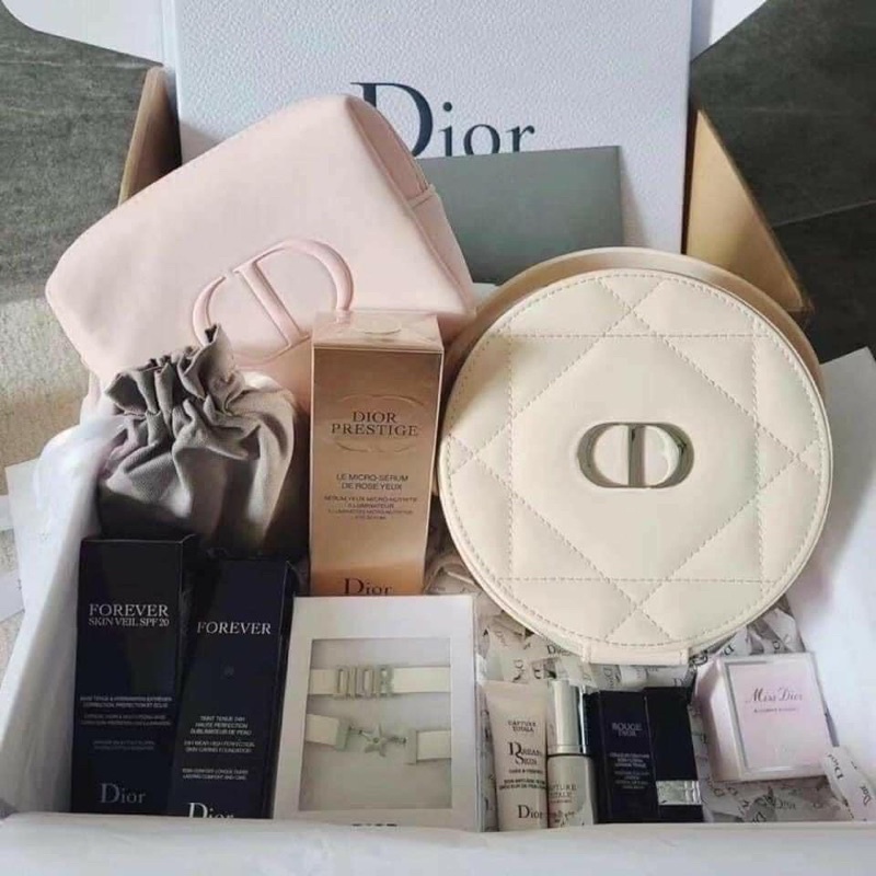 Túi gift beauty nhà DlOR dáng tròn  kèm phụ kiện xích