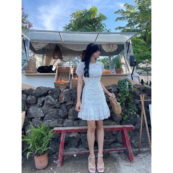 Đầm hoa nhún thân