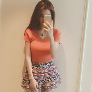Áo thun màu trơn cổ tim cho nữ