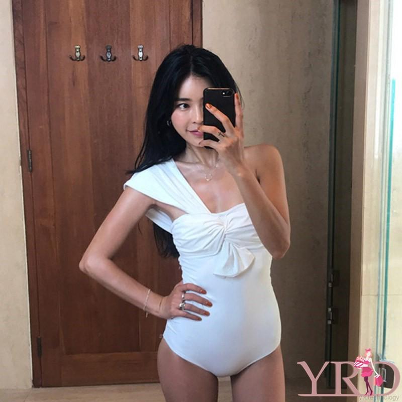 Đồ bơi nữ 1 mảnh thiết kế lệch 1 vai gợi cảm | BigBuy360 - bigbuy360.vn