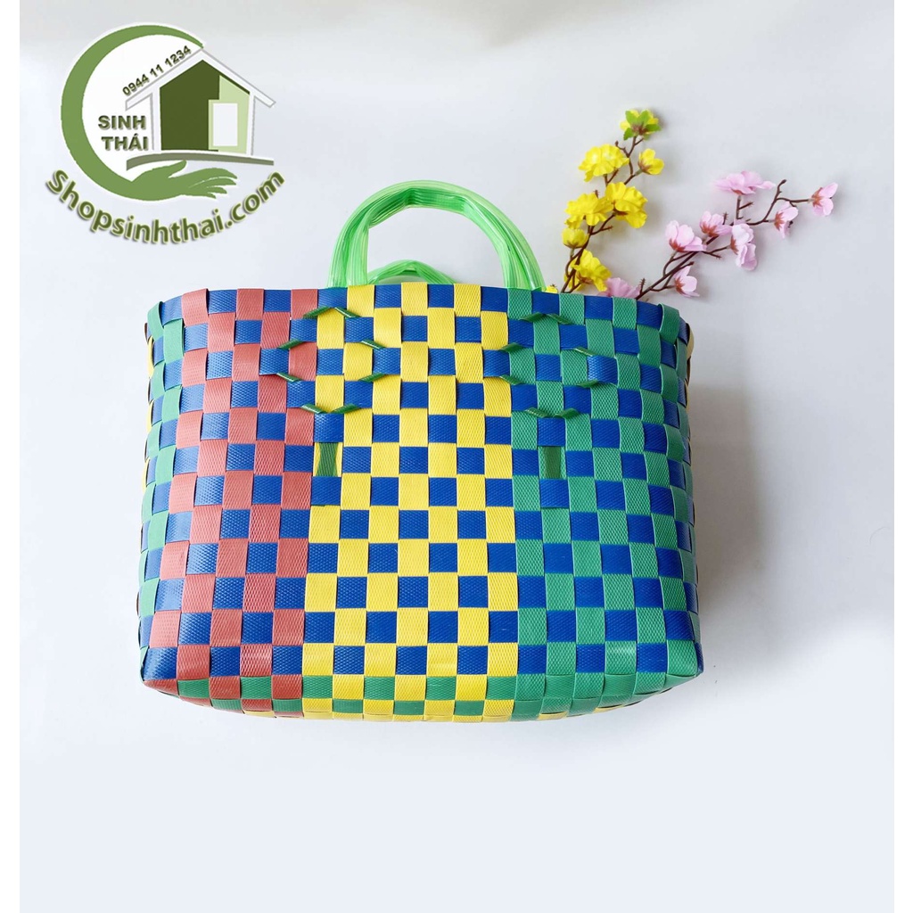 Giỏ làn nhựa giả mây đan nhiều màu, quai xách đôi 40cm x 25cm - màu ngẫu nhiên