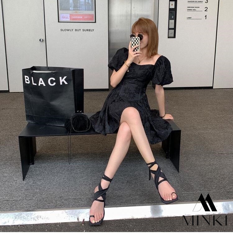 ĐẦM GẤM HOA NỔI ĐEN TRẮNG - CHẤT LIỆU CAO CẤP - MÀU ĐEN / TRẮNG | BigBuy360 - bigbuy360.vn