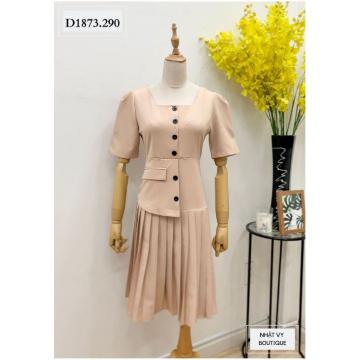 ĐẦM CỔ VUÔNG NÚT ĐEN TÚI ĐẮP - D1873 | BigBuy360 - bigbuy360.vn