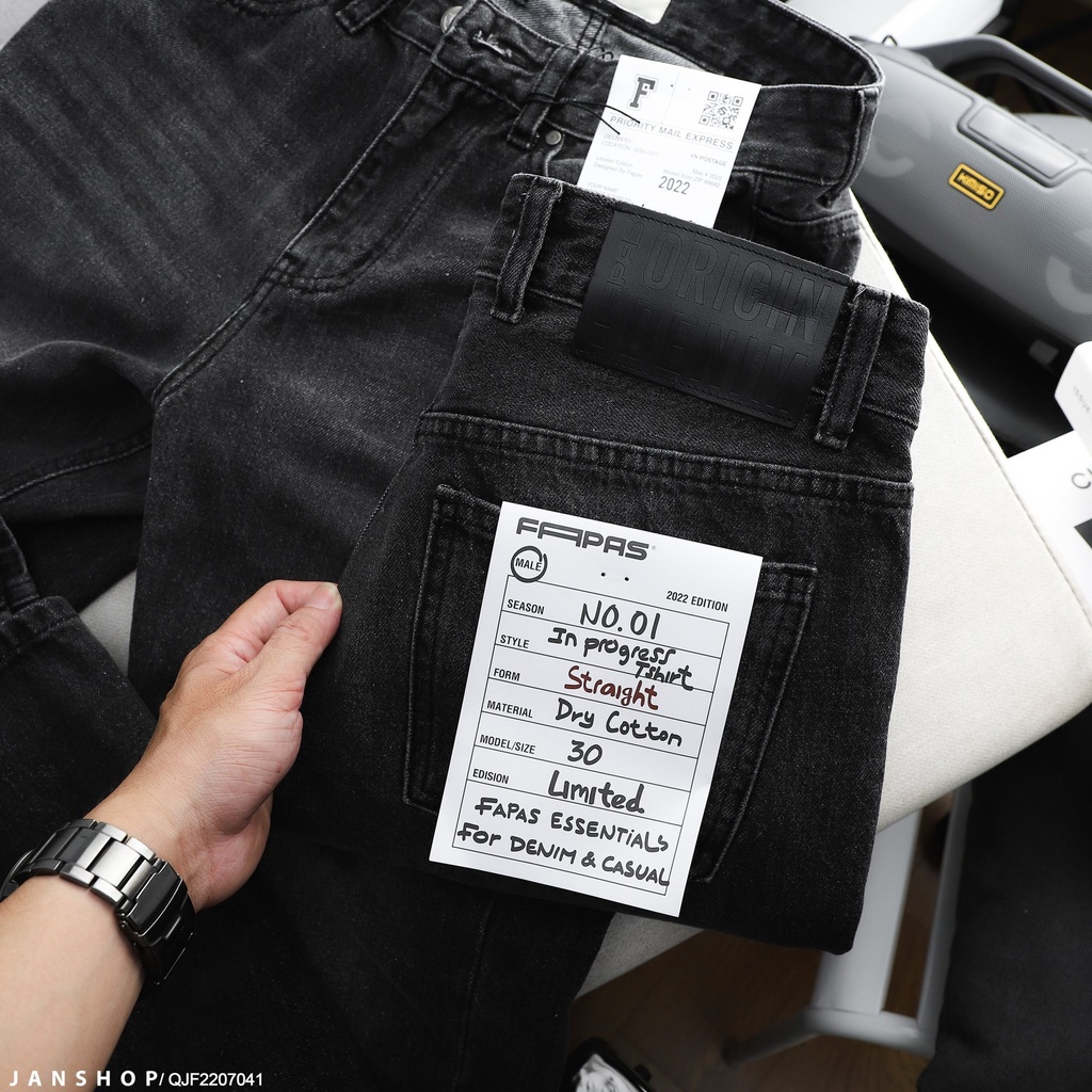 Quần Jean Form Straight Fit Chắc Chắn, Thoải Mái Sẽ Làm Hài Lòng Những Anh Chàng Thích Sự Đơn Giản