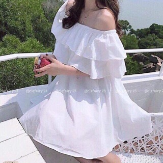 Váy trễ vai trắng