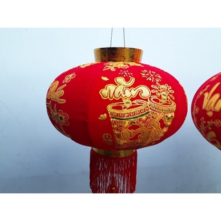 Lồng đèn nhung đỏ trang trí