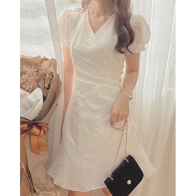 Đầm voan đính ngọc một bên cổ đắp đuôi bèo trắng/đen/xanh/nude | BigBuy360 - bigbuy360.vn