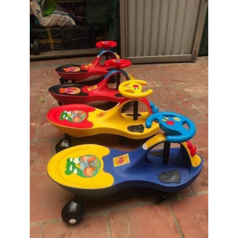 Xe lắc có nhạc cho bé