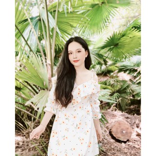 Đầm lụa đắp chéo trễ vai